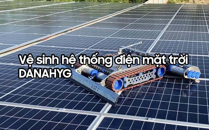 Robot vệ sinh hệ thống điện năng lượng mặt trời